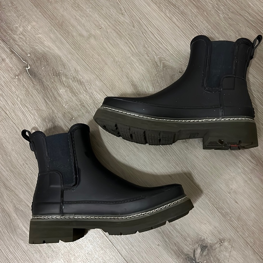 Hunter Refined stitch waterproof Chelsea boot in navy